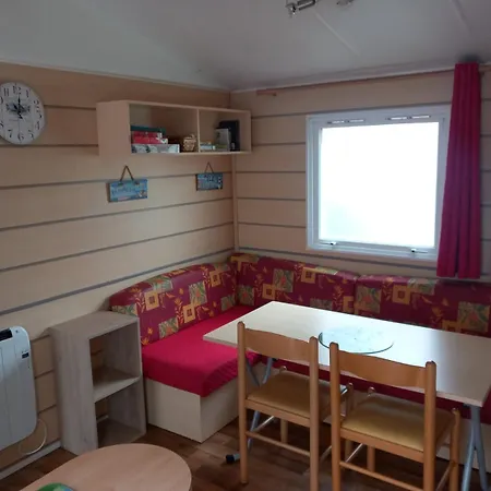 Mobilhome مكان تخييم سان بيار دو أوليرون